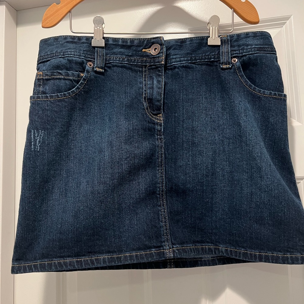 Classic denim skirt from Tommy Hilfiger.